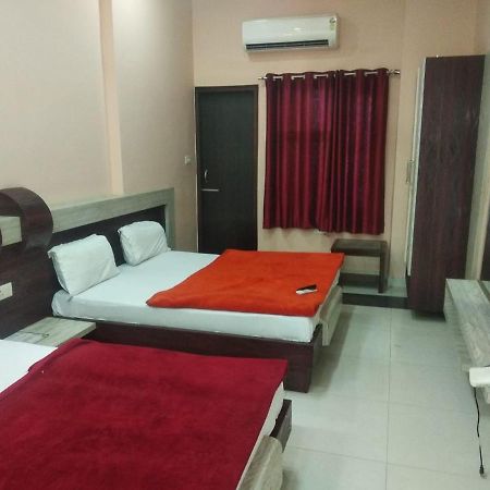 Negi'S Grand By Wb Hotels Kanpur Eksteriør billede