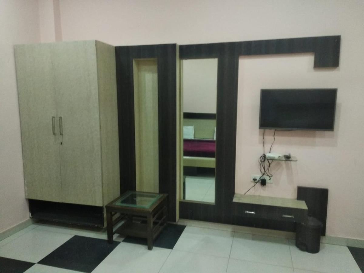 Negi'S Grand By Wb Hotels Kanpur Eksteriør billede