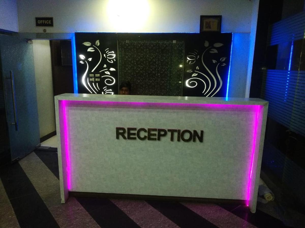 Negi'S Grand By Wb Hotels Kanpur Eksteriør billede