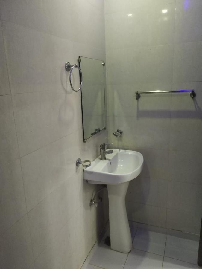 Negi'S Grand By Wb Hotels Kanpur Eksteriør billede