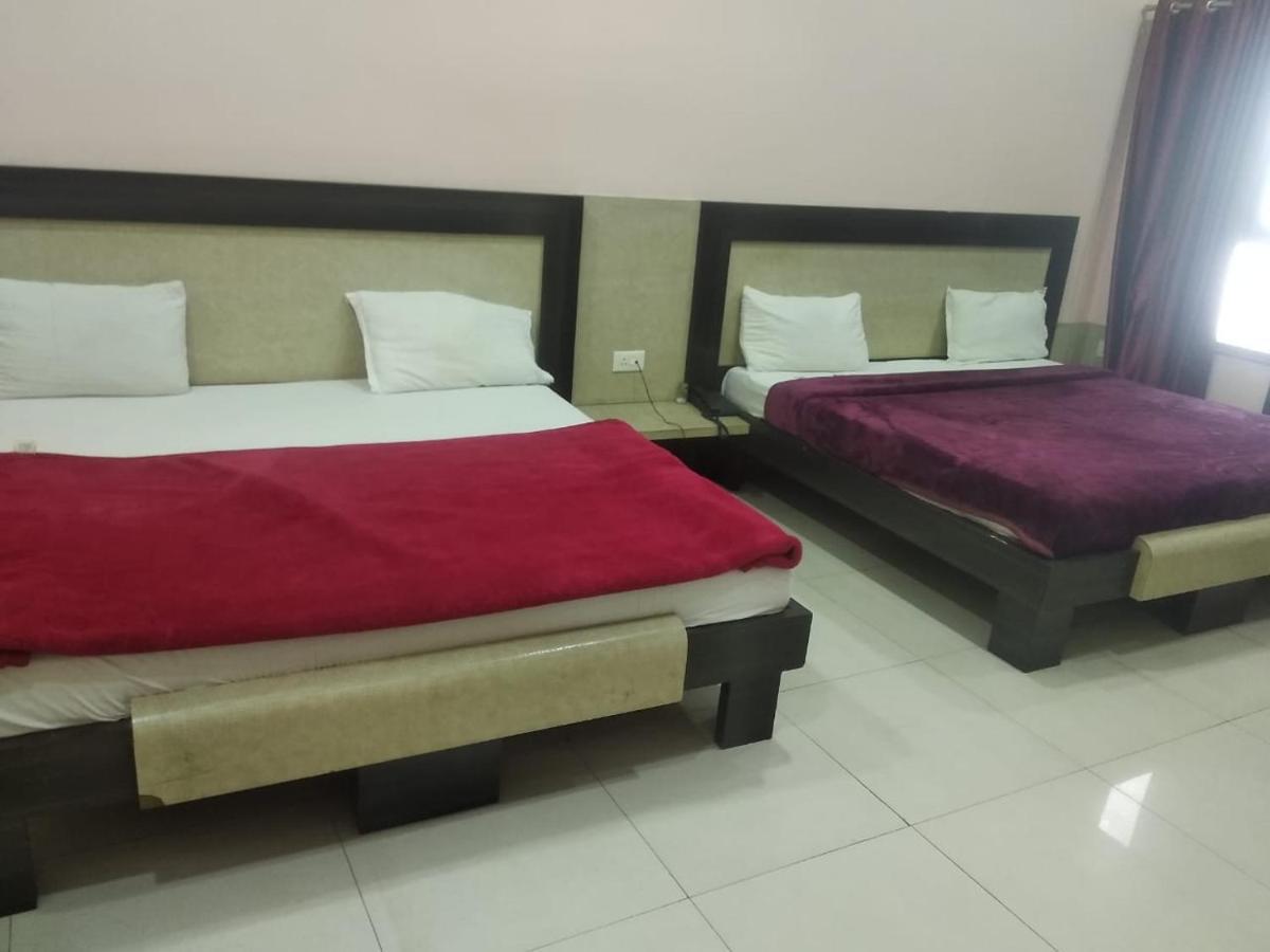 Negi'S Grand By Wb Hotels Kanpur Eksteriør billede