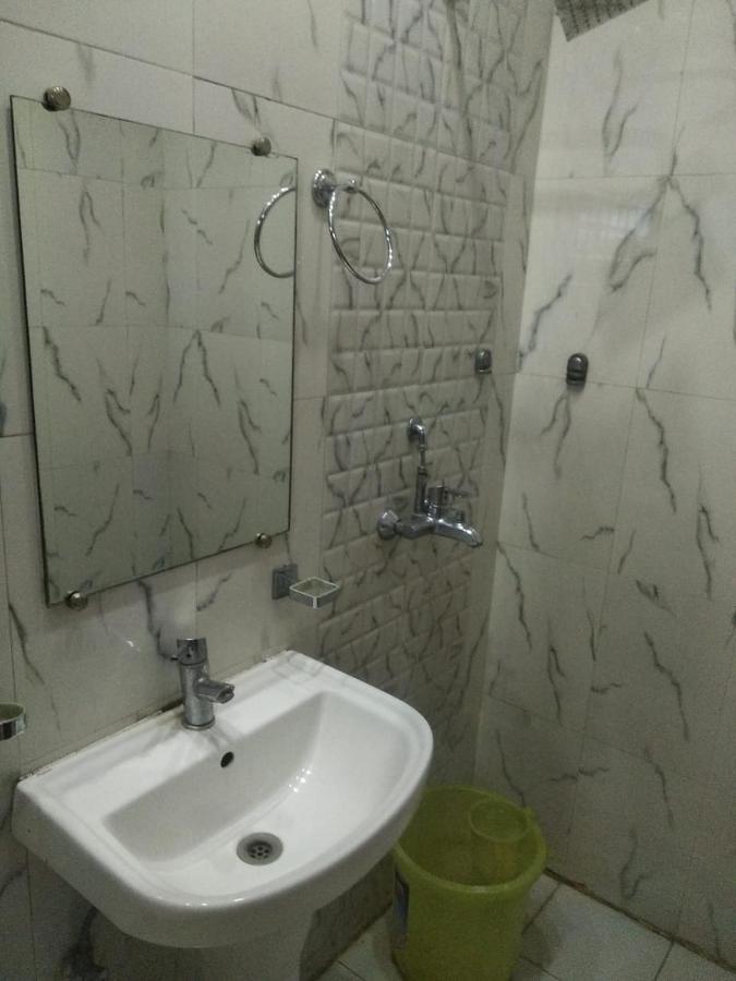 Negi'S Grand By Wb Hotels Kanpur Eksteriør billede